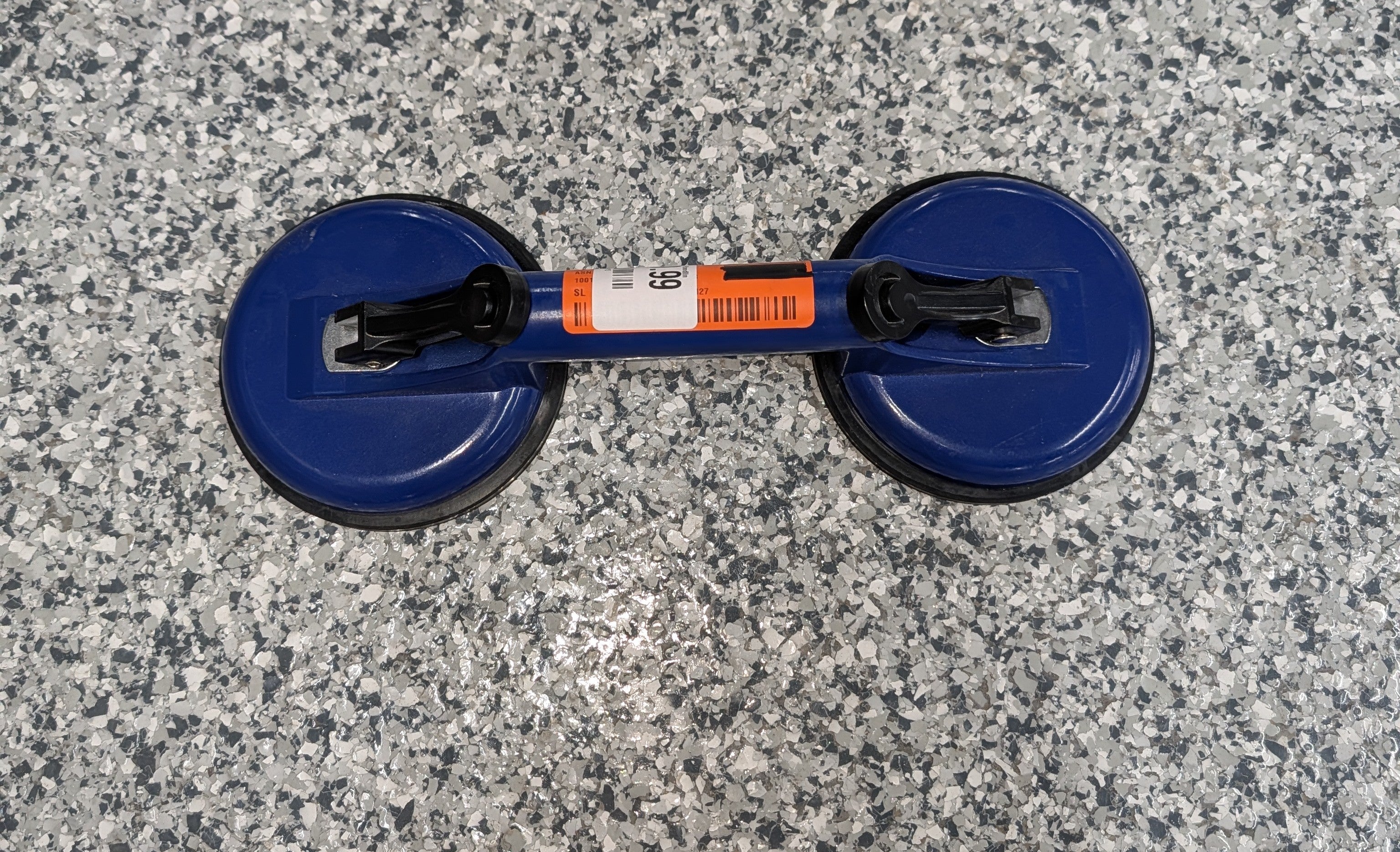 Double Suction Cup for Handling Large Glass and Tile