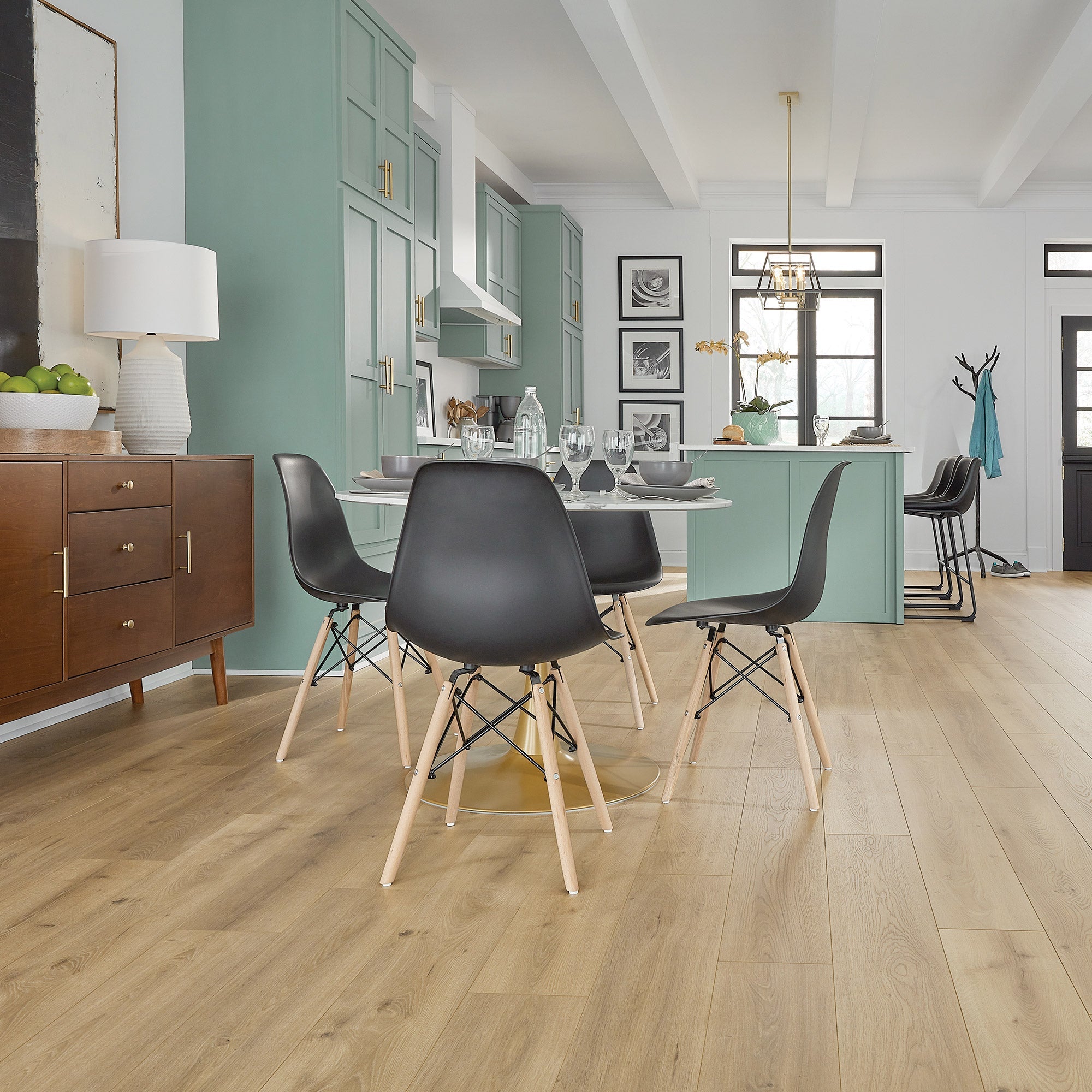 Falcon Hill Hickory Mohawk Laminate Flooring(17.18 sq ft/ctn) Montavilla oak