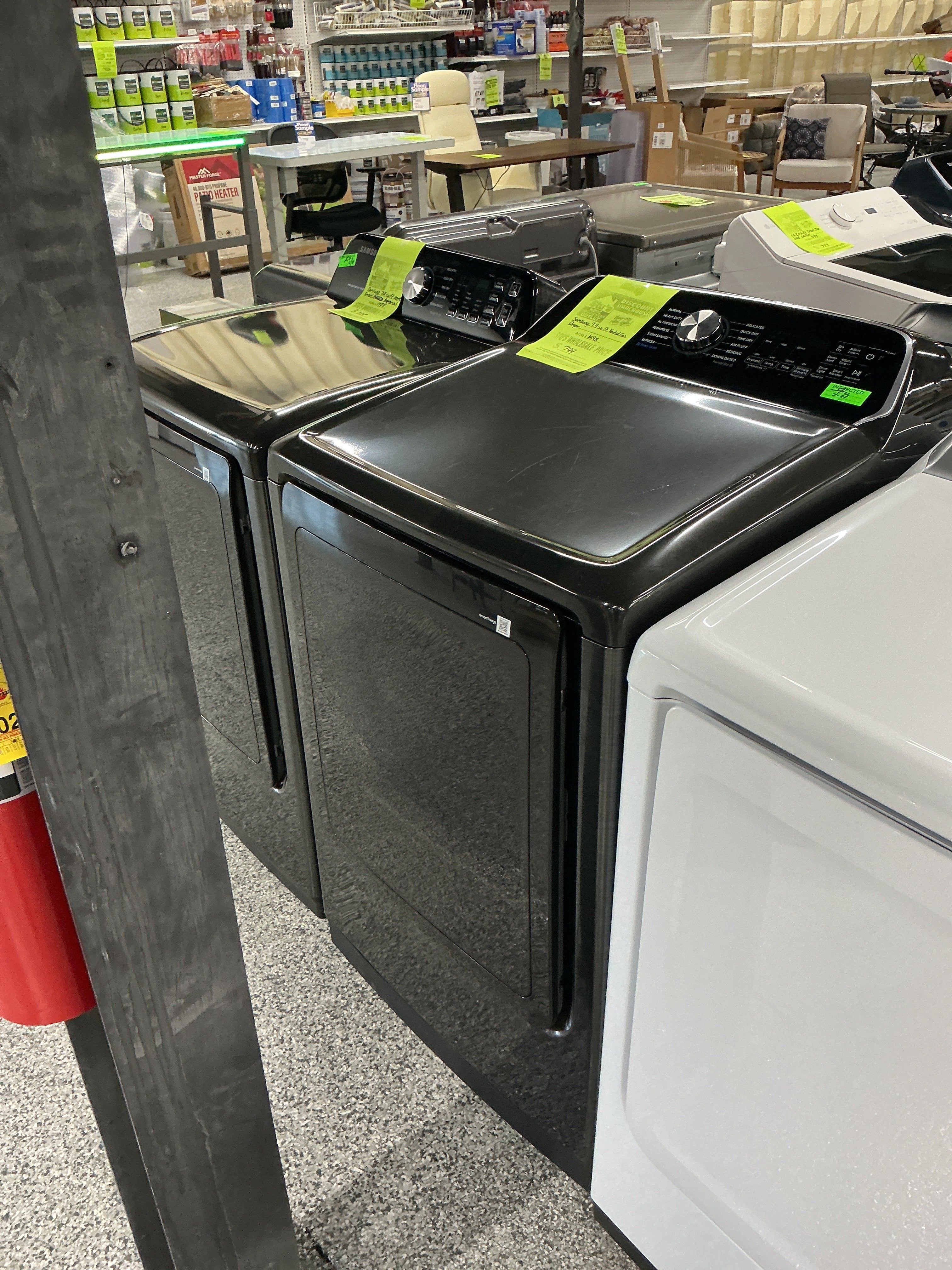 Samsung 7.4-cu ft Vented Gas Dryer with Steam Cycle ( Brushed Black ) (DVG55CG7100V)