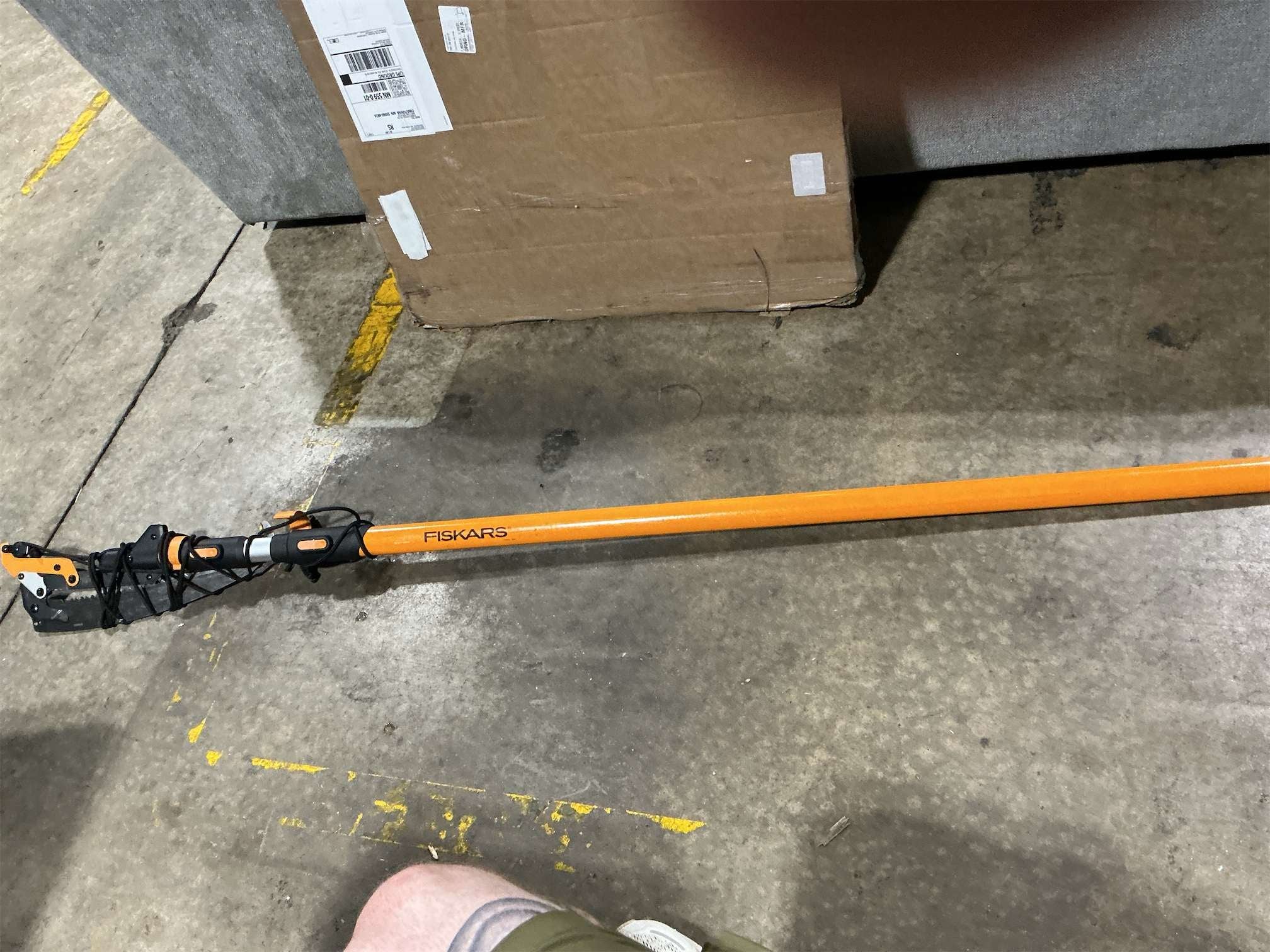 Fiskars 7-14 Foot Power-Lever Extendable Pole Saw & Pruner