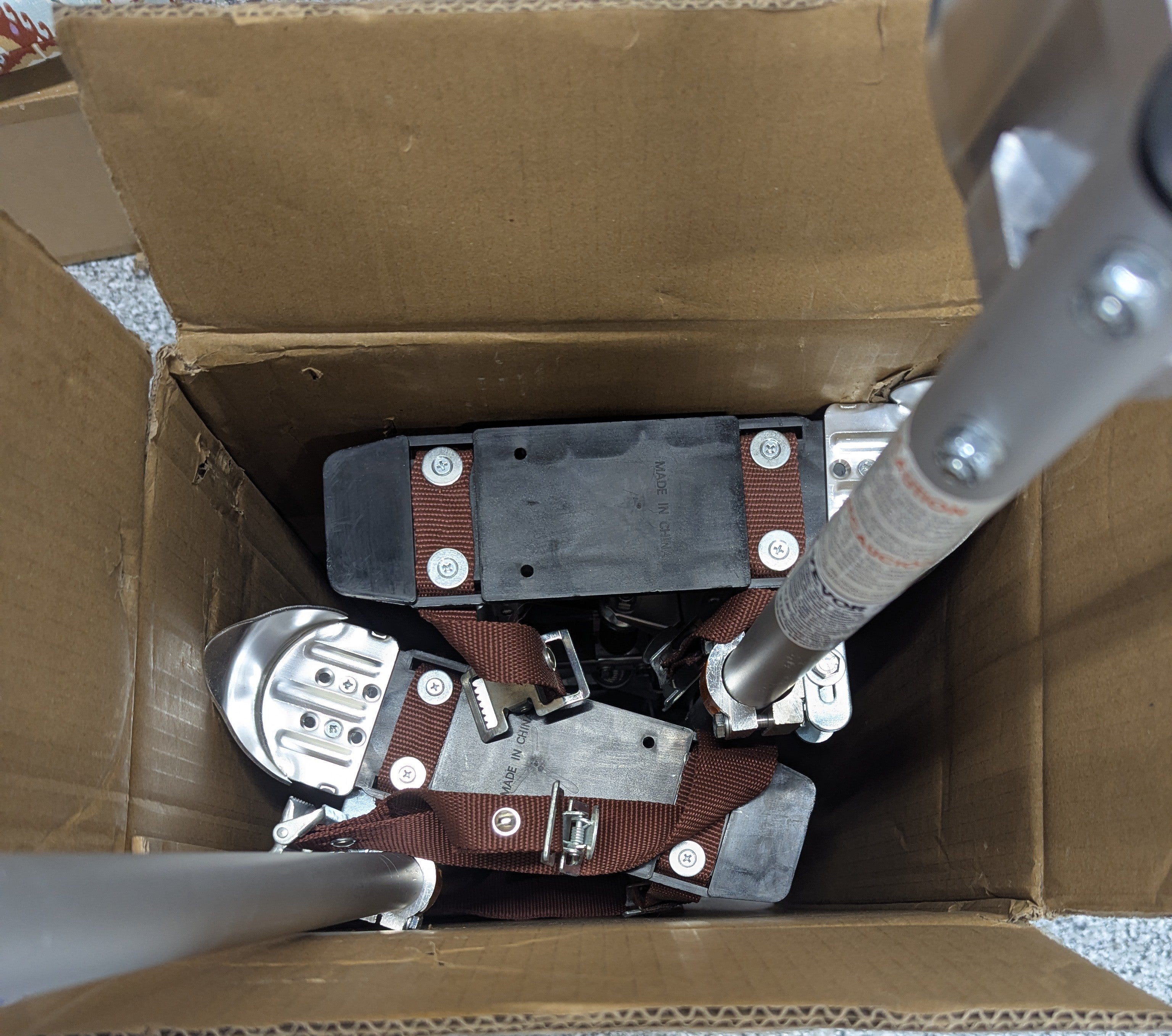 Adjustable Drywall Stilts, 18 in. to 30 in. Aluminum Tool Stilts with Protective Knee Pads, Non-Slip Work Stilts, Silver