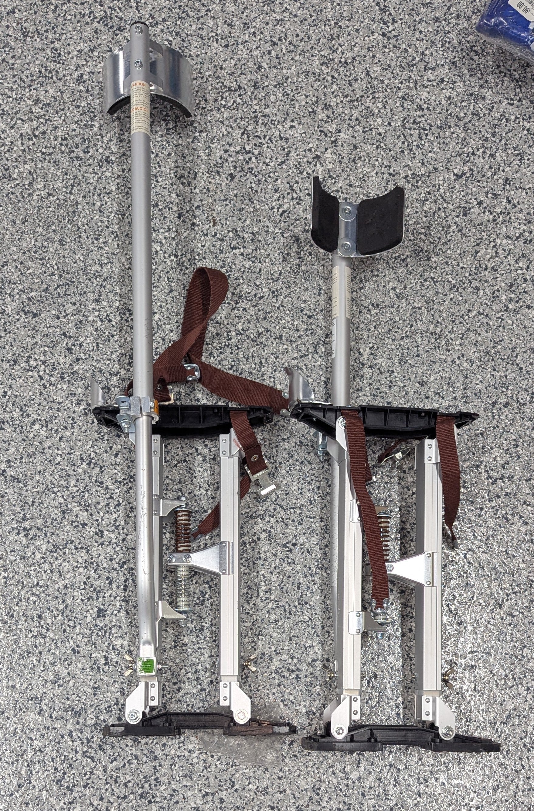 Adjustable Drywall Stilts, 18 in. to 30 in. Aluminum Tool Stilts with Protective Knee Pads, Non-Slip Work Stilts, Silver