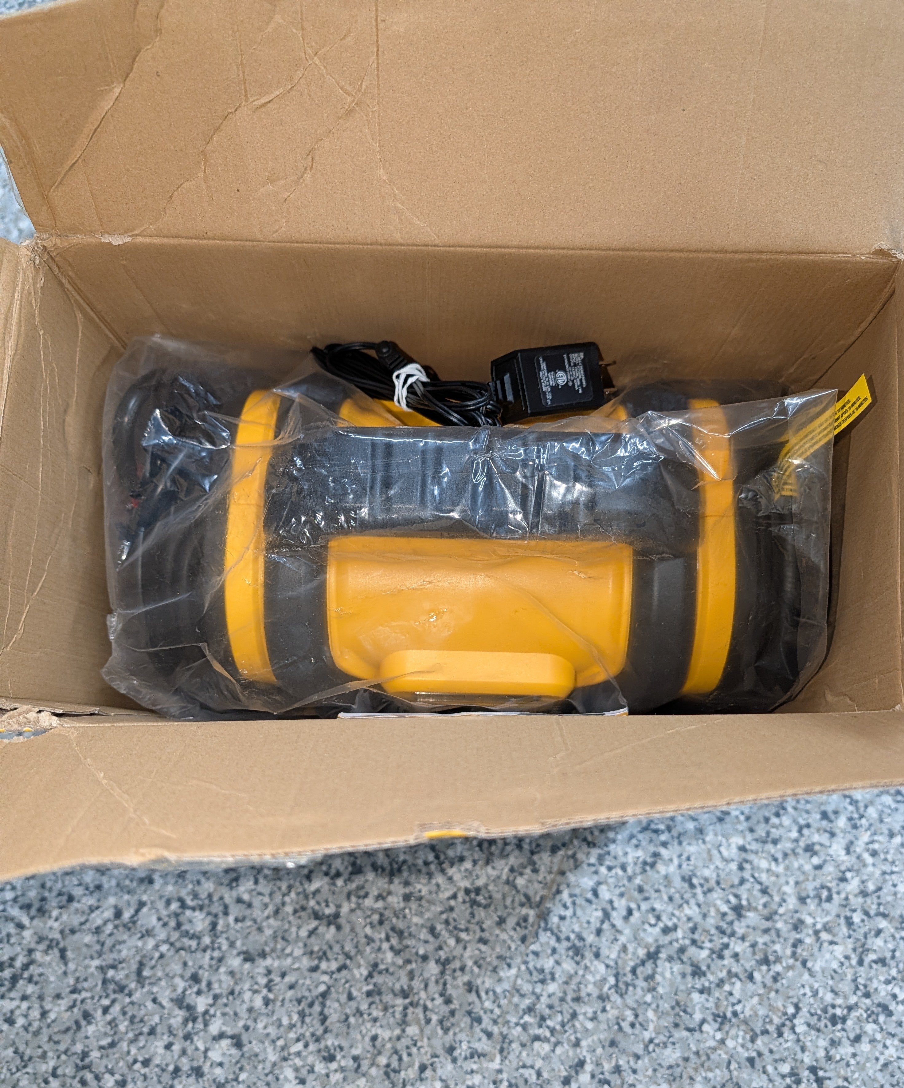 DEWALT Portable Power 2000 Peak Amp Jump Starter w/Digital Compressor