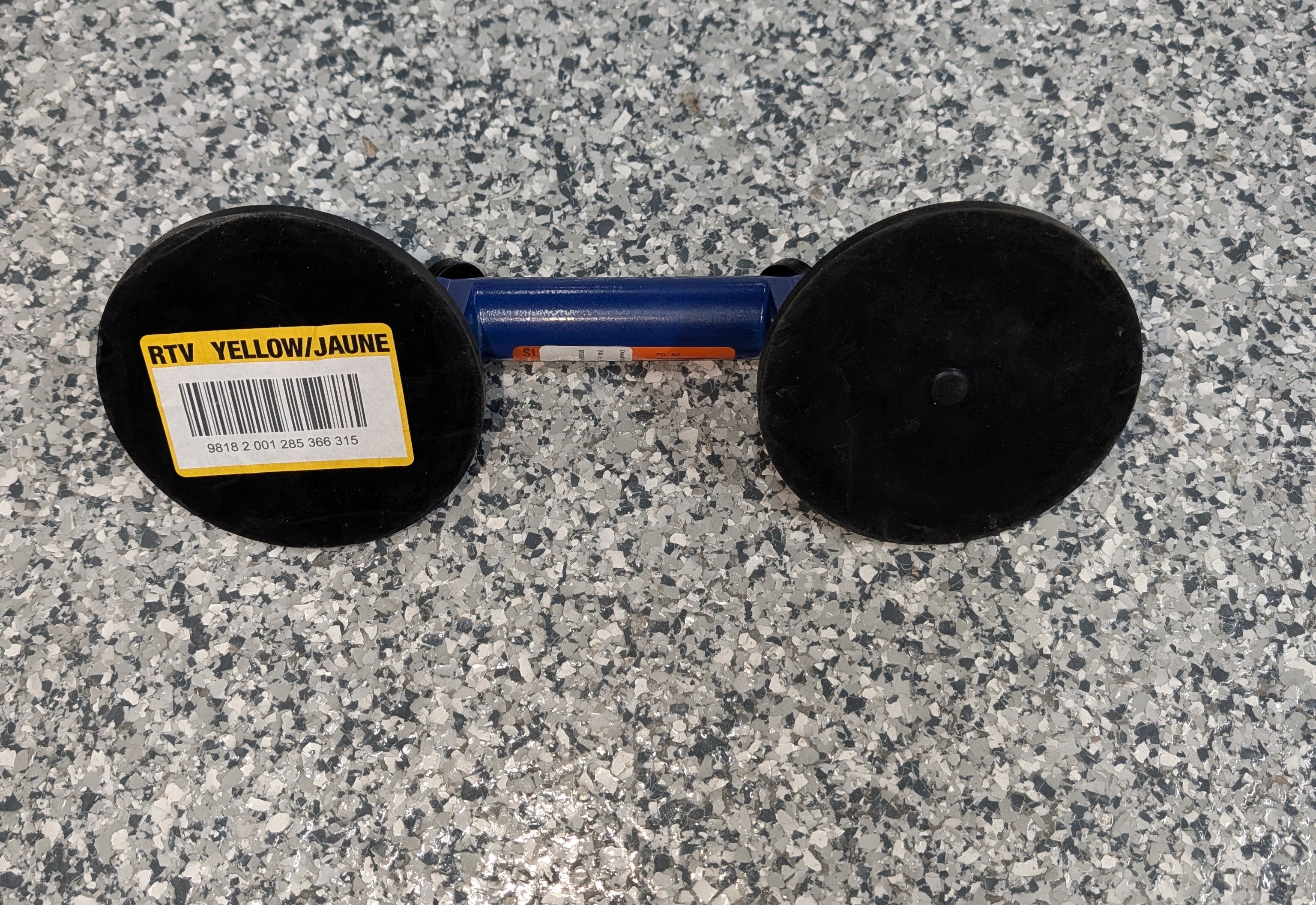 Double Suction Cup for Handling Large Glass and Tile