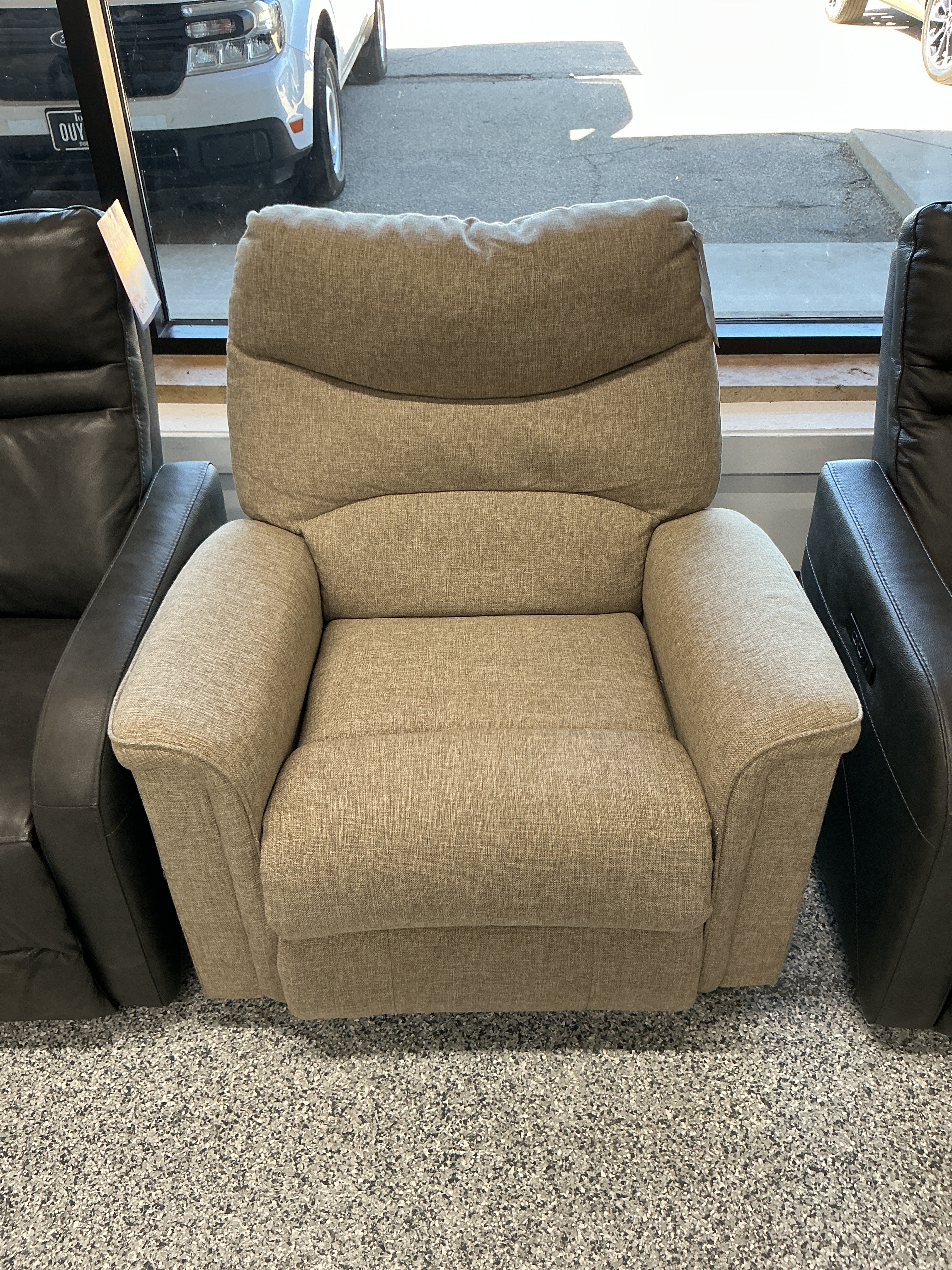 Thomas Fabric Lift Chair