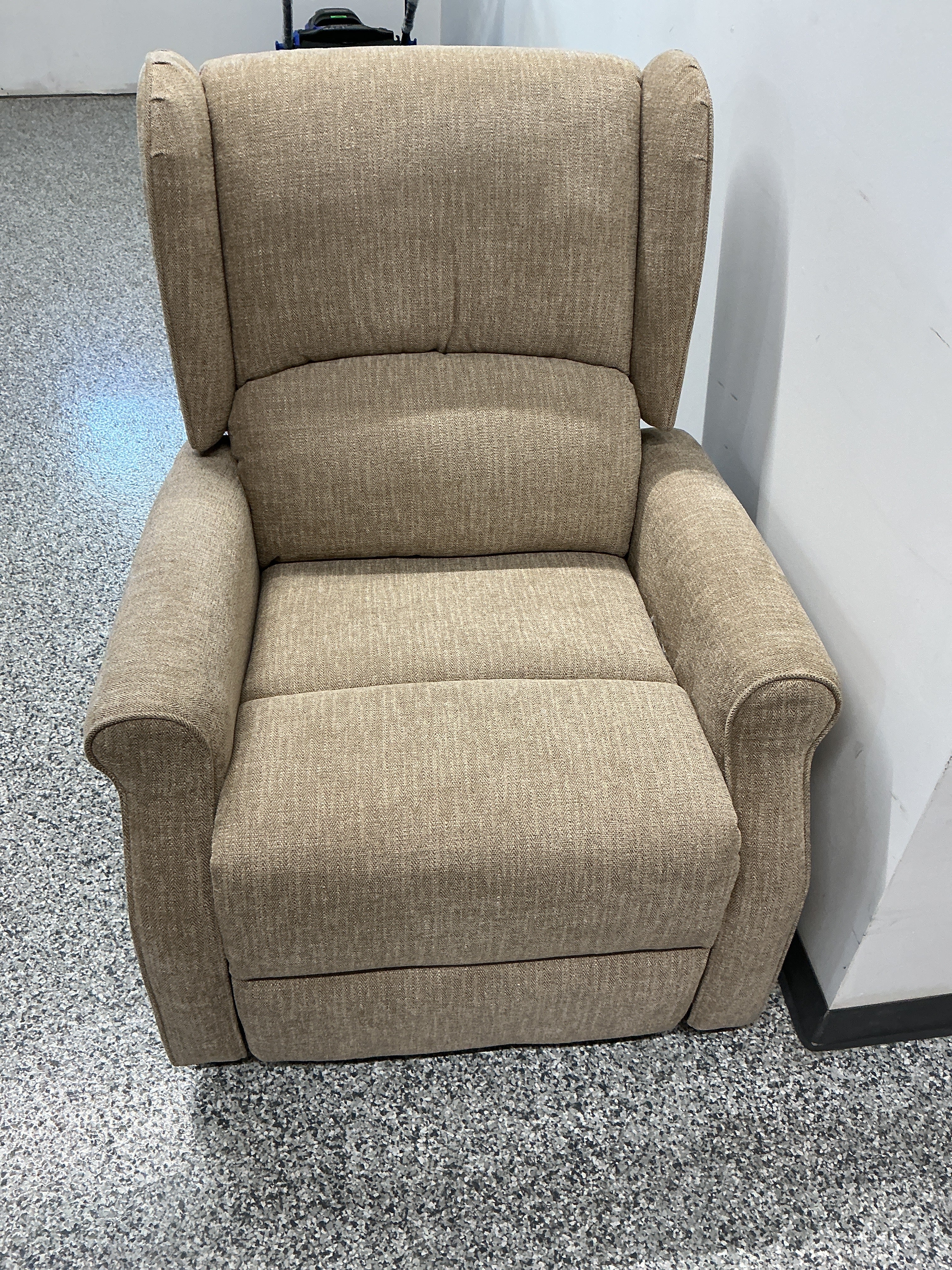 Garland Fabric Lift Recliner