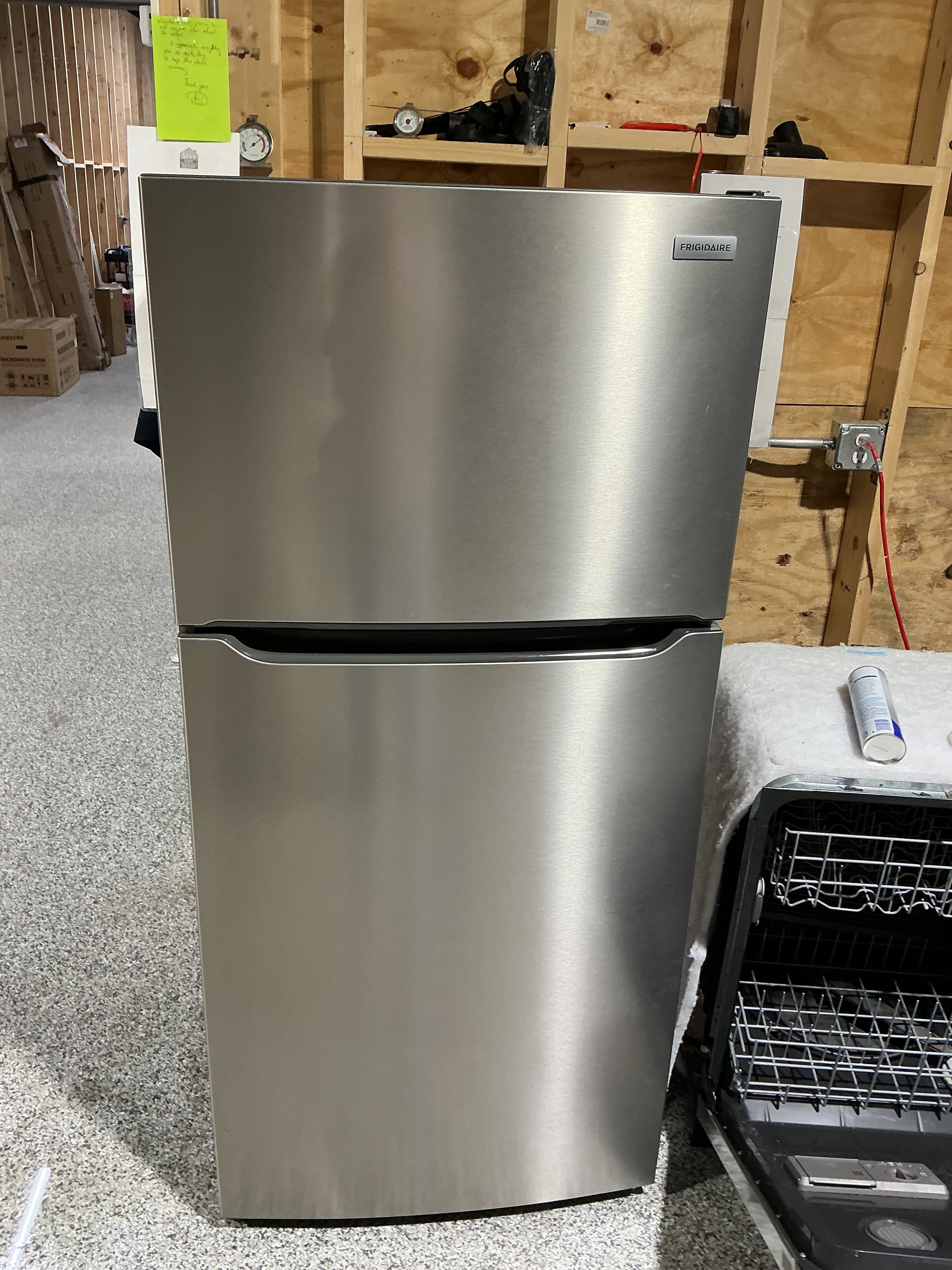 Frigidaire 20-cu ft Standard-Depth 30-in Wide Top-Freezer Refrigerator ( Fingerprint Resistant Stainless Steel ) Garage Ready (LFTR2045VF)