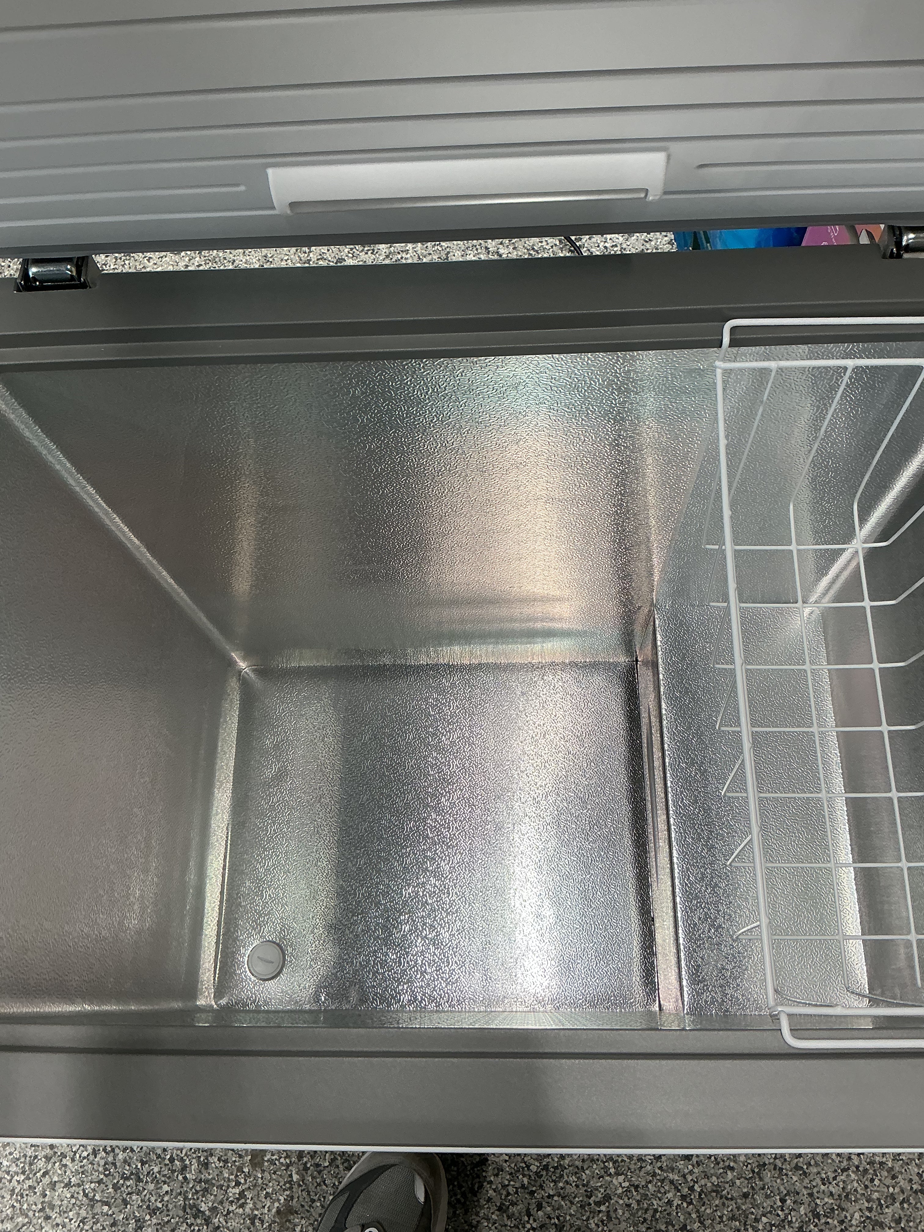 midea 7.0 chest freezer (mrc07m8aww)