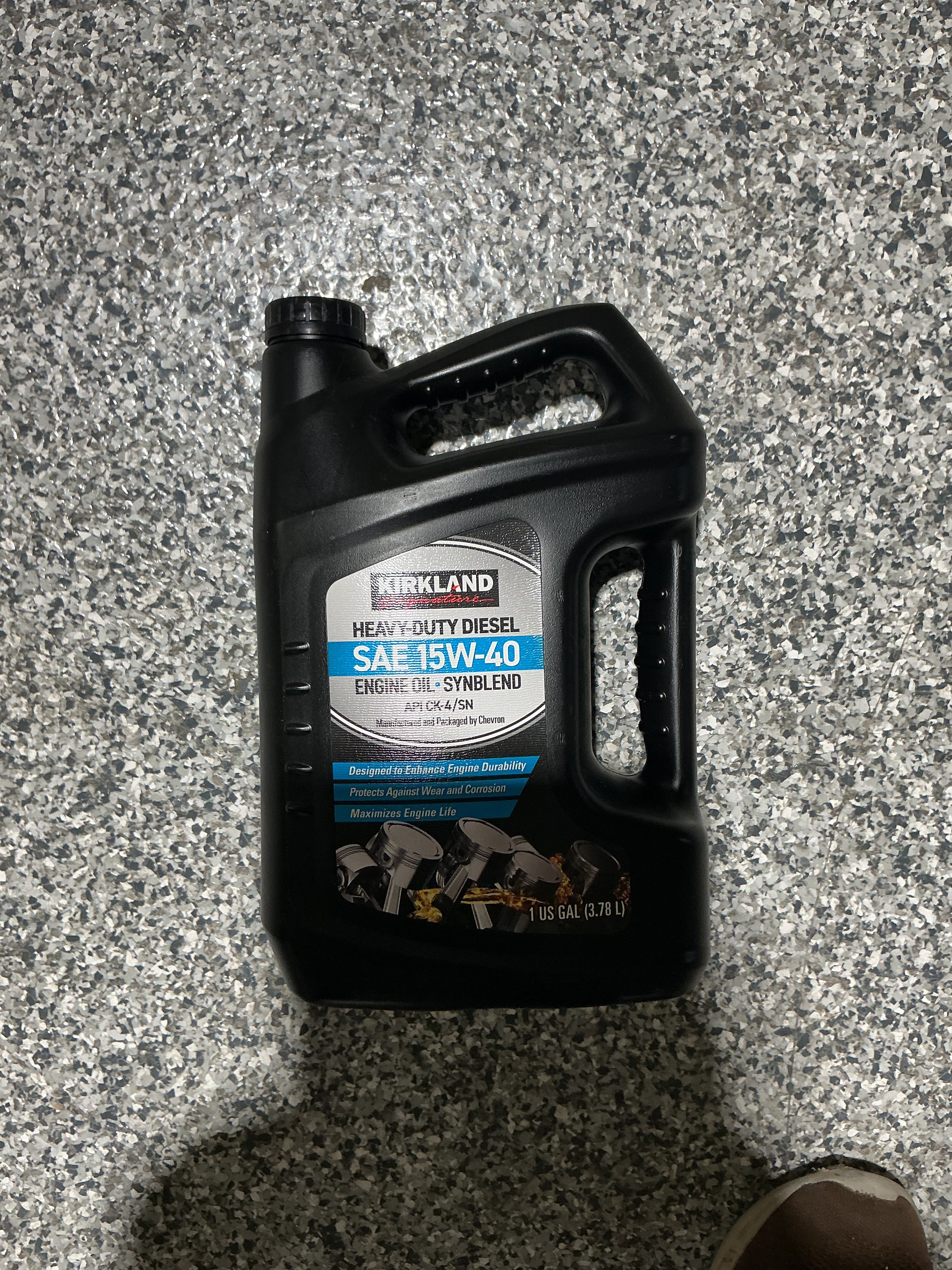 Kirkland Signature Heavy Duty Diesel 15W-40 Synblend Motor Oil – 1 Gallon