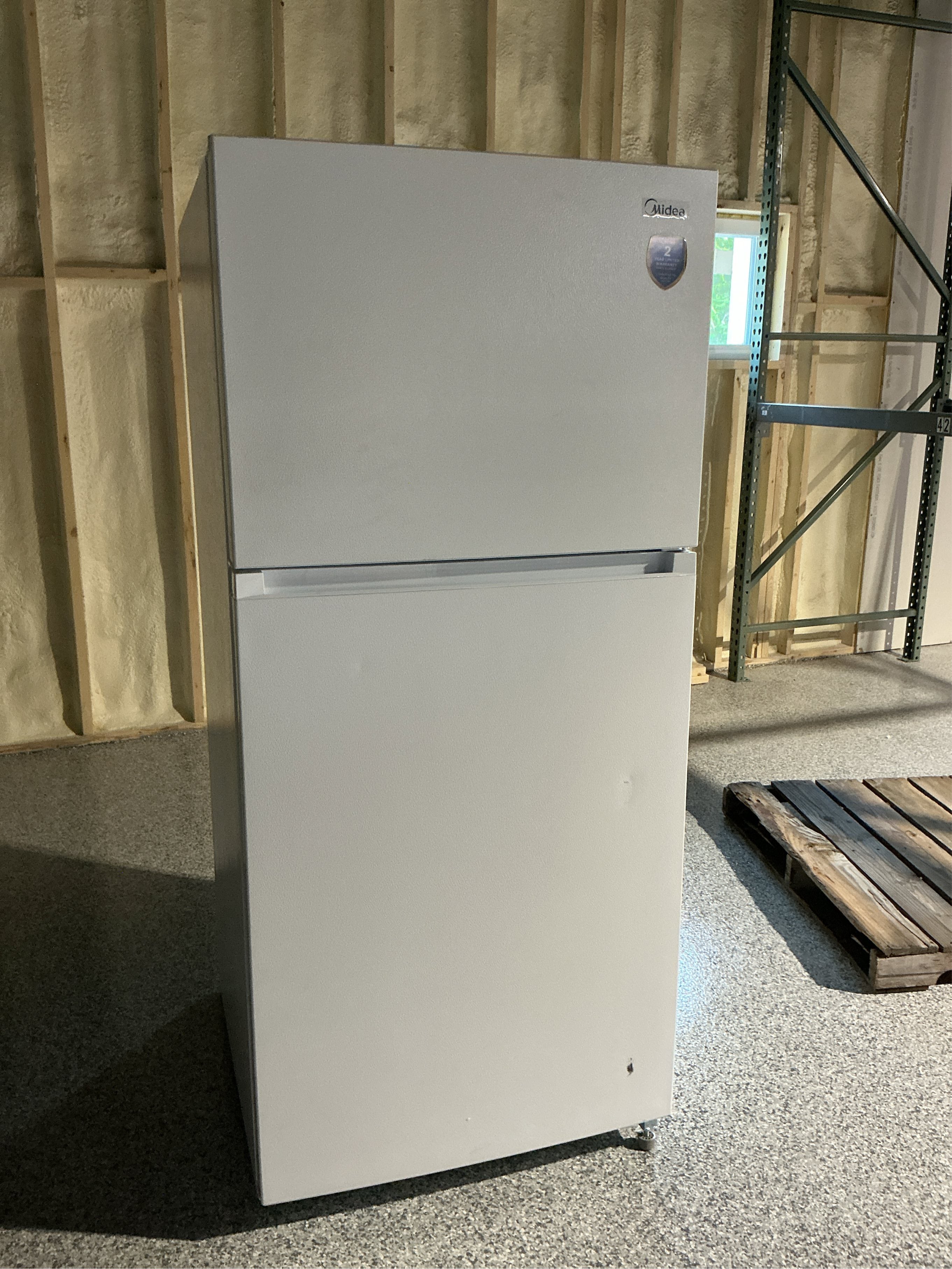 Midea Fingerprint Resistant 20.5-cu ft Top-Freezer Refrigerator ( White ) Garage Ready ENERGY STAR Certified