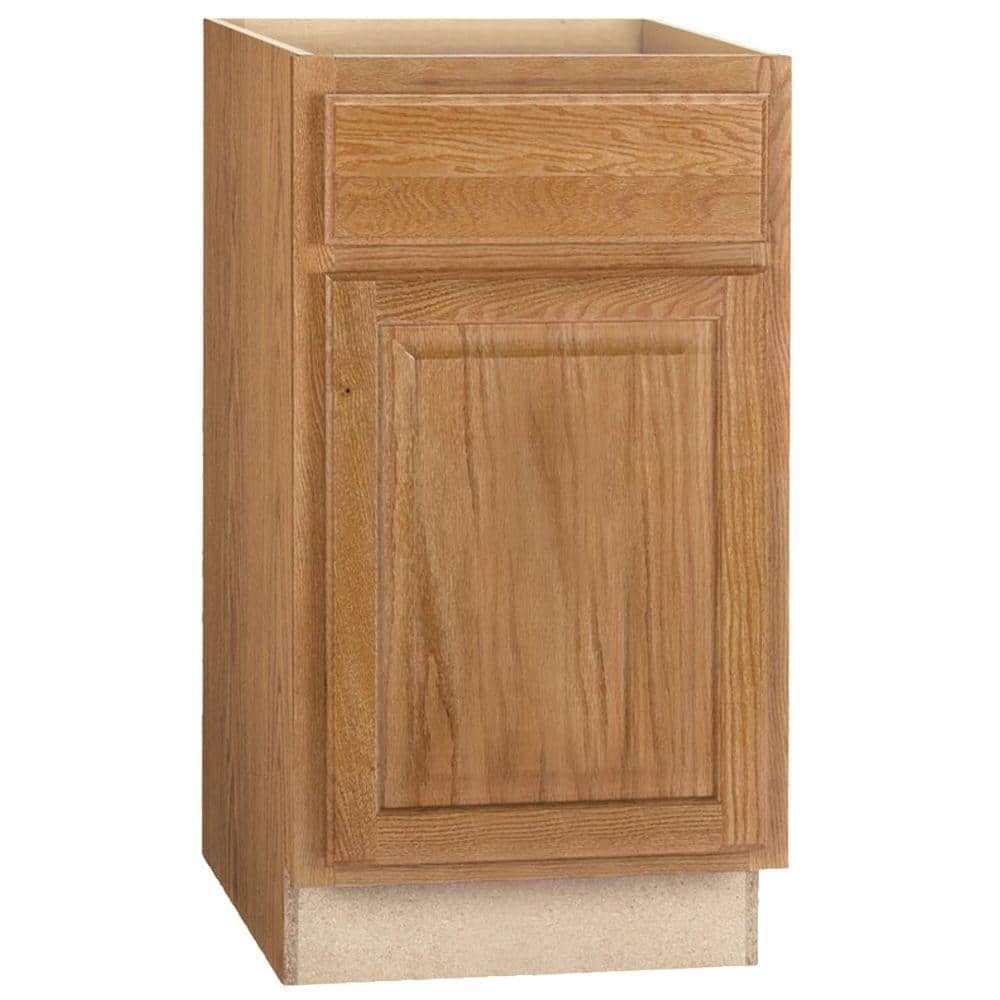 Hampton 18 in. W x 24 in. D x 34.5 in. H Assembled Base Kitchen Cabinet in Medium Oak with Drawer Glides